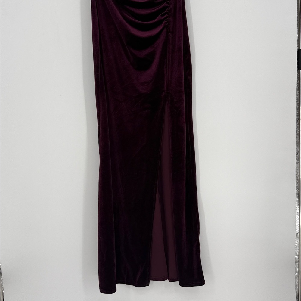 Club L London LONG BURGUNDY VELVET DRESS WITH HIGH NECK AND SIDE SLIPPING size 8 - Picture 9 of 15